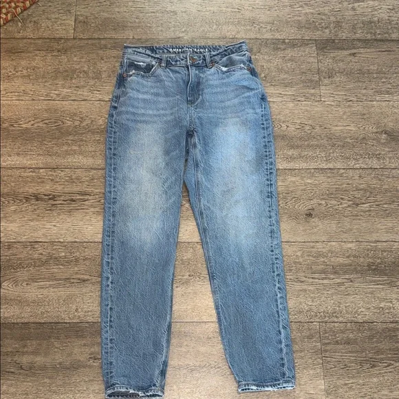 American Eagle Outfitters Light Blue Mom Jeans - Picture 1 of 5